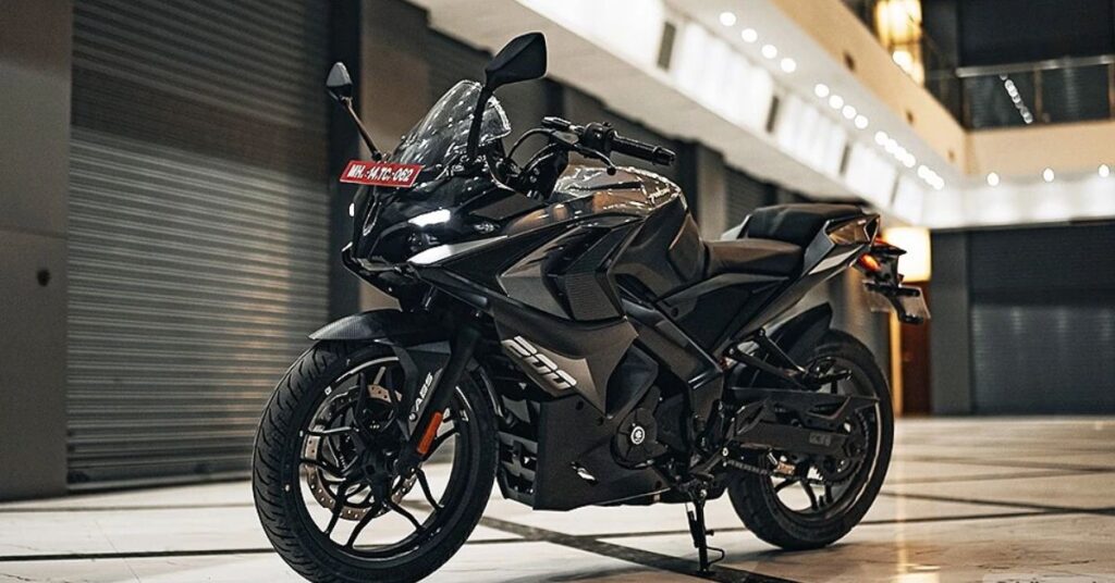 Bajaj Pulsar RS200 Launched